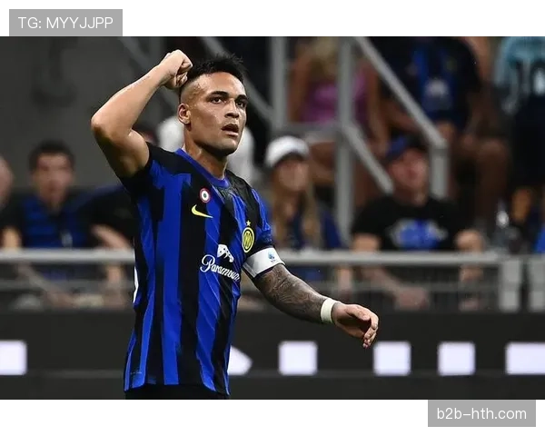 经典瞬间：劳塔罗打入赛季第30球，冲向场边与儿子共同庆祝